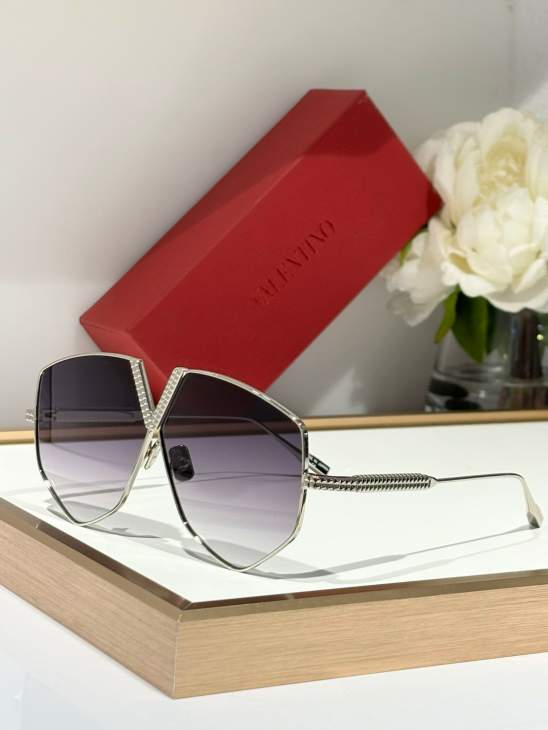 Picture of Valentino Sunglasses _SKUfw66211255fw